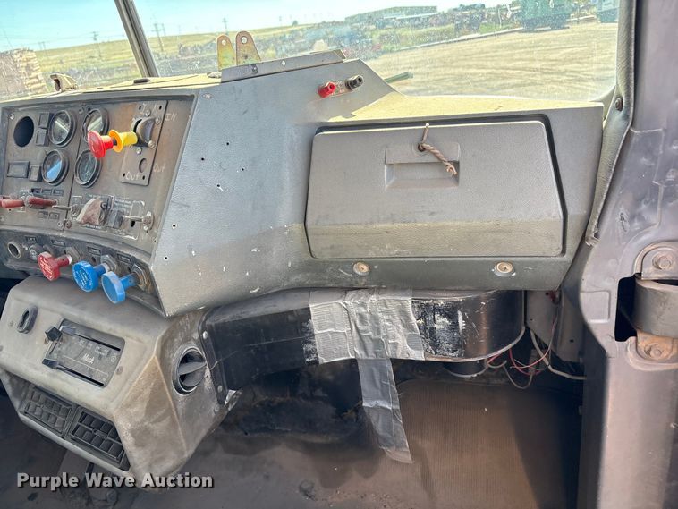 image for item EF6114 1992 Mack RD688S fuel / lube truck