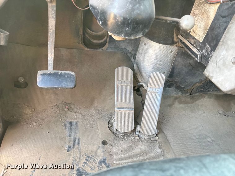 image for item EF6114 1992 Mack RD688S fuel / lube truck