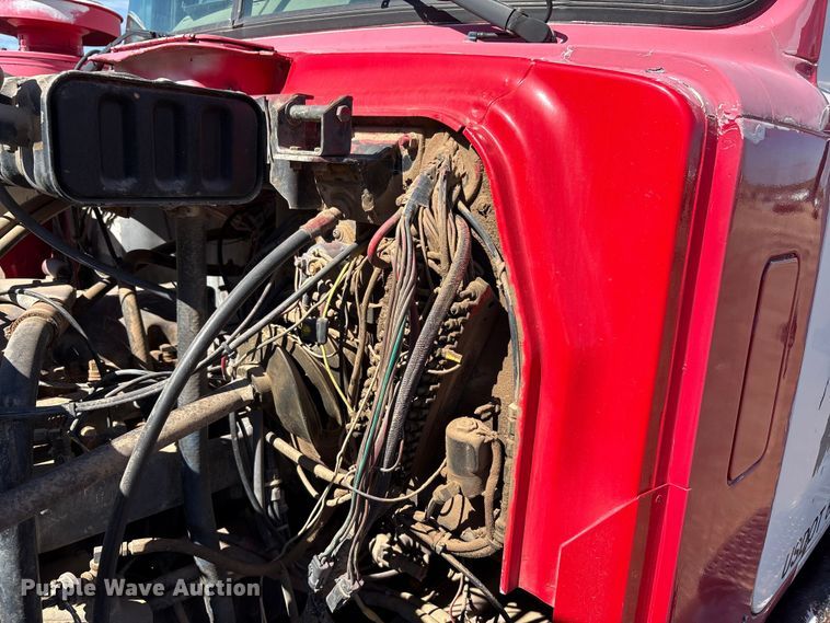 image for item EF6114 1992 Mack RD688S fuel / lube truck