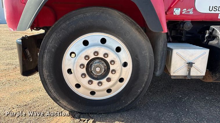 image for item EF6114 1992 Mack RD688S fuel / lube truck