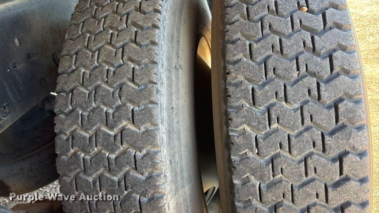 image for item EF6114 1992 Mack RD688S fuel / lube truck