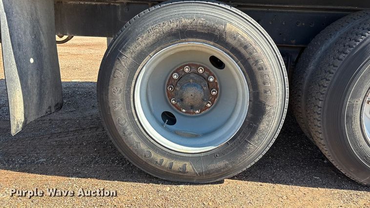 image for item EF6114 1992 Mack RD688S fuel / lube truck