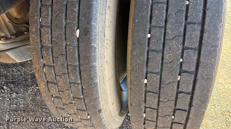 image for item EF6114 1992 Mack RD688S fuel / lube truck