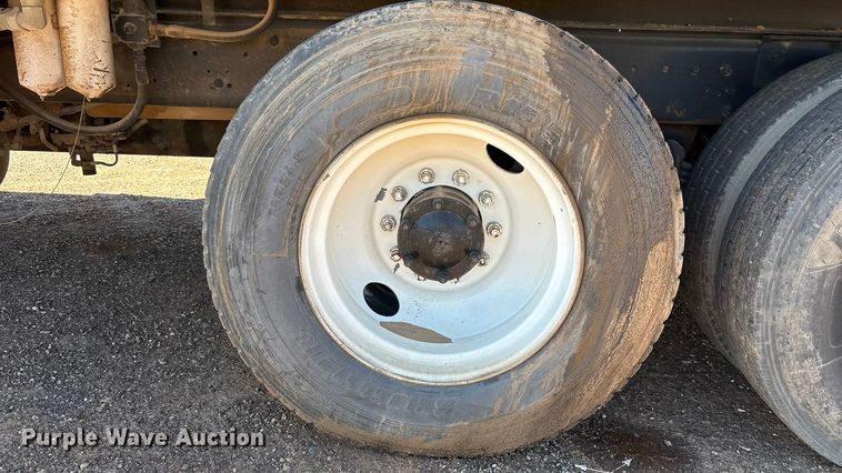 image for item EF6114 1992 Mack RD688S fuel / lube truck