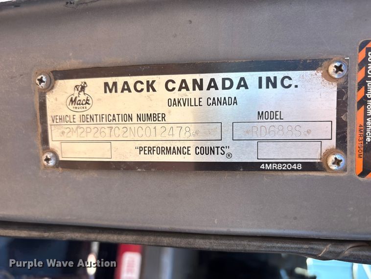 image for item EF6114 1992 Mack RD688S fuel / lube truck