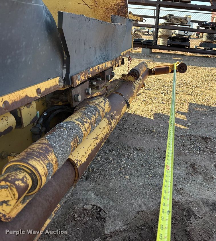 image for item EF6116 2004 Caterpillar AP-655C paver