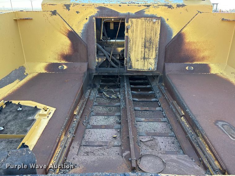 image for item EF6116 2004 Caterpillar AP-655C paver