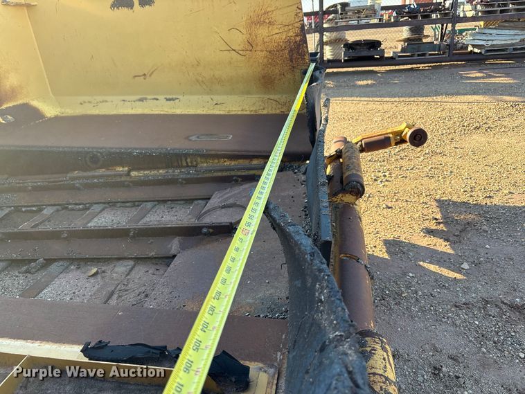 image for item EF6116 2004 Caterpillar AP-655C paver