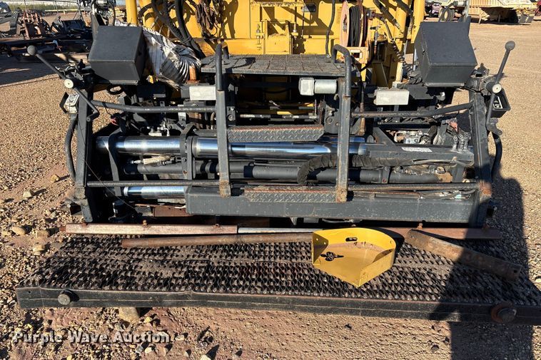 image for item EF6116 2004 Caterpillar AP-655C paver