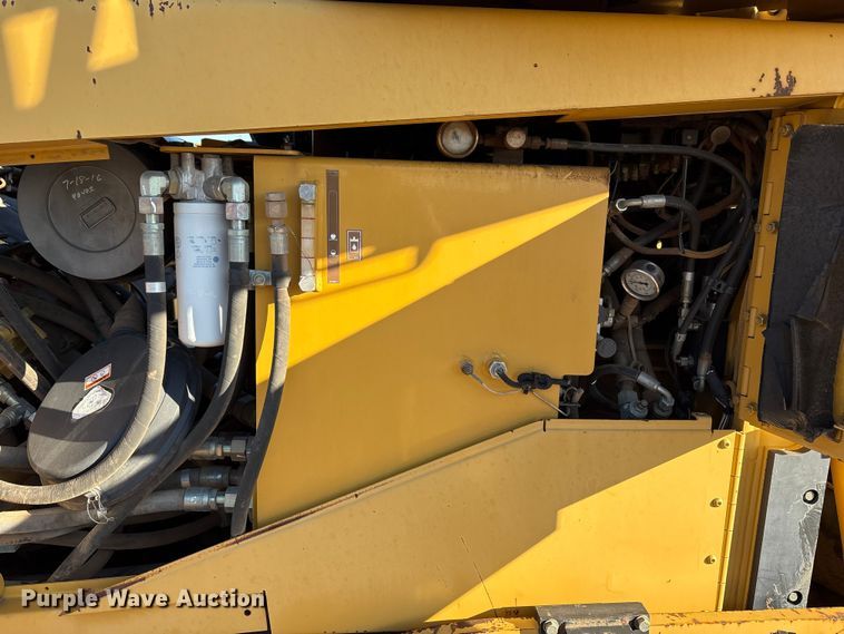 image for item EF6116 2004 Caterpillar AP-655C paver
