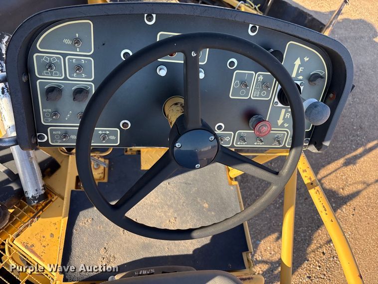 image for item EF6116 2004 Caterpillar AP-655C paver