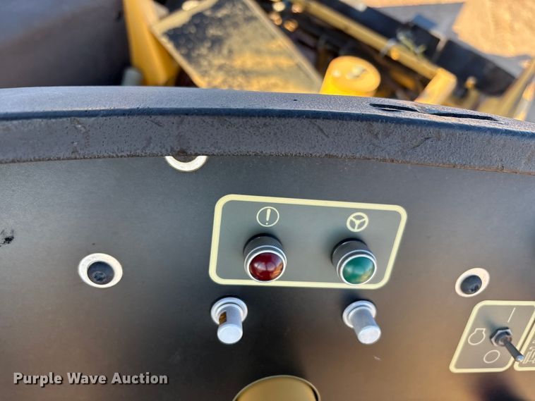 image for item EF6116 2004 Caterpillar AP-655C paver