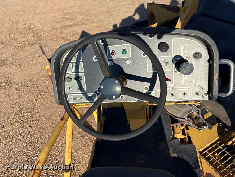 image for item EF6116 2004 Caterpillar AP-655C paver