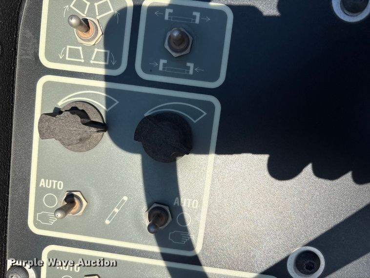 image for item EF6116 2004 Caterpillar AP-655C paver