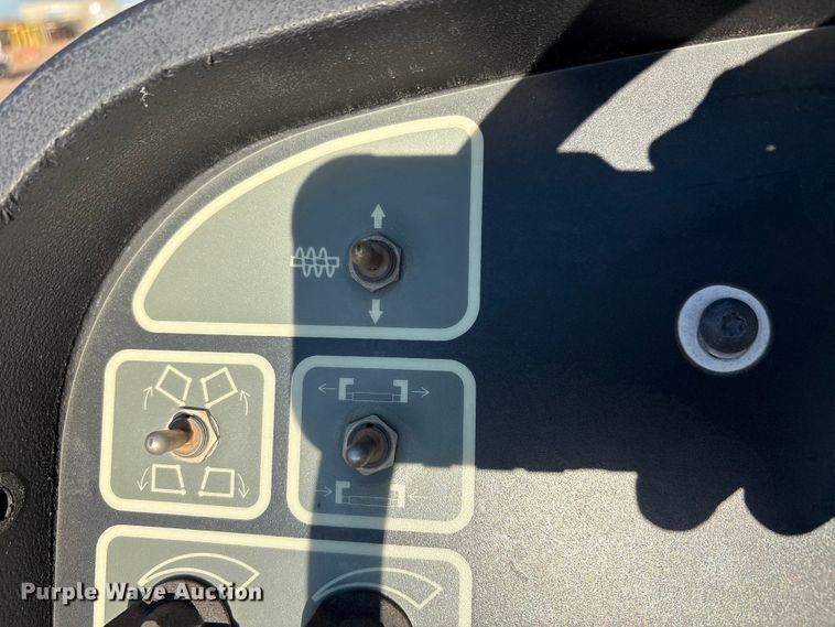 image for item EF6116 2004 Caterpillar AP-655C paver