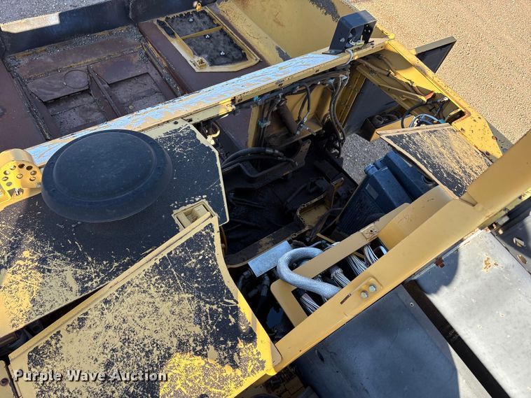 image for item EF6116 2004 Caterpillar AP-655C paver
