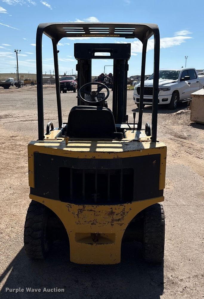 image for item EF6117 Caterpillar V40D forklift