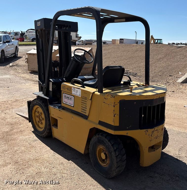 image for item EF6117 Caterpillar V40D forklift