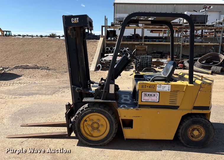 image for item EF6117 Caterpillar V40D forklift