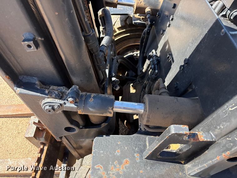 image for item EF6117 Caterpillar V40D forklift