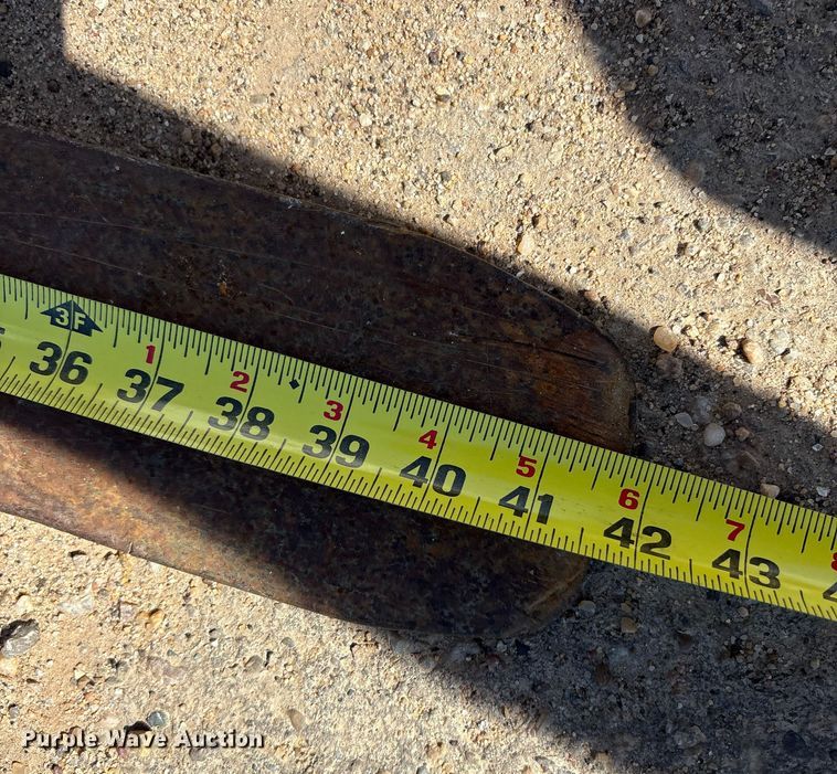 image for item EF6117 Caterpillar V40D forklift