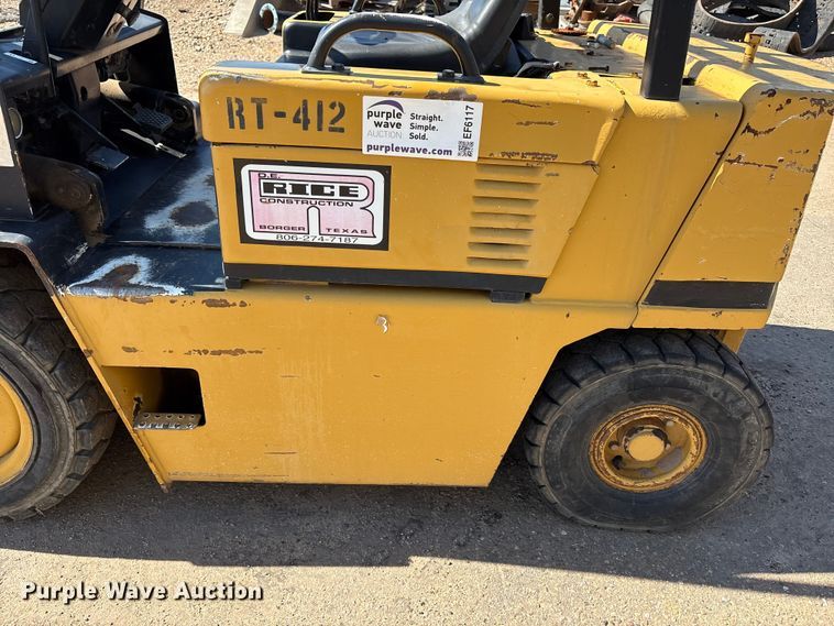 image for item EF6117 Caterpillar V40D forklift