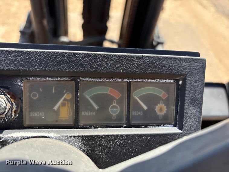 image for item EF6117 Caterpillar V40D forklift