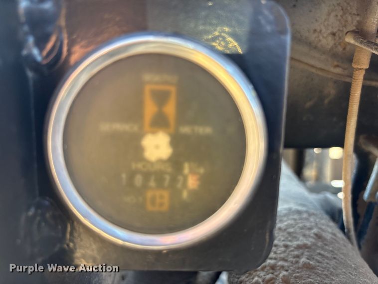 image for item EF6117 Caterpillar V40D forklift