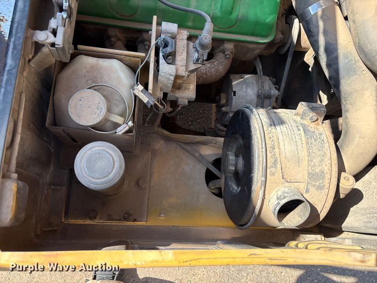 image for item EF6117 Caterpillar V40D forklift