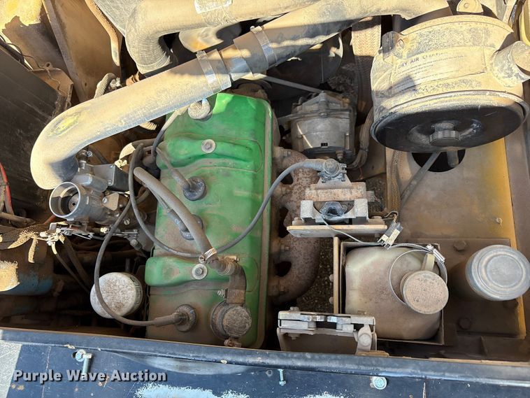 image for item EF6117 Caterpillar V40D forklift