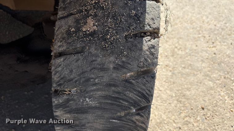 image for item EF6117 Caterpillar V40D forklift