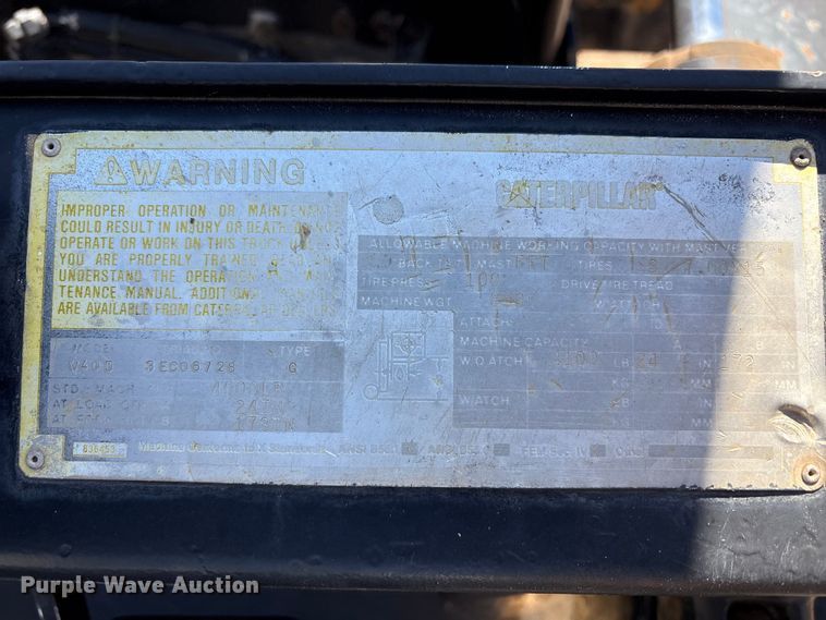 image for item EF6117 Caterpillar V40D forklift