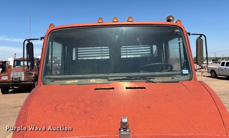 image for item EF6118 1989 Mack CM flatbed truck