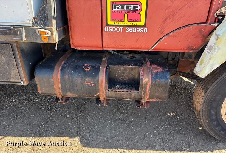 image for item EF6118 1989 Mack CM flatbed truck