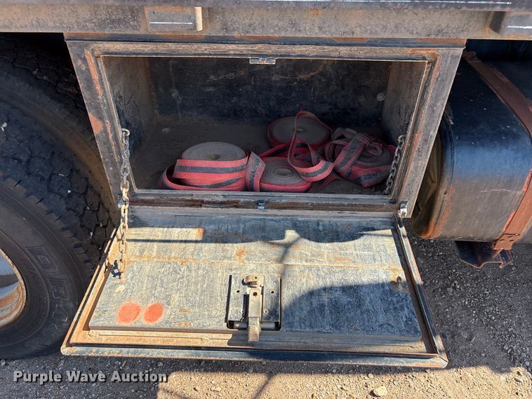 image for item EF6118 1989 Mack CM flatbed truck