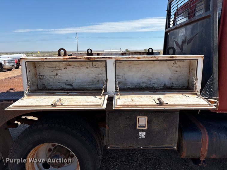 image for item EF6118 1989 Mack CM flatbed truck
