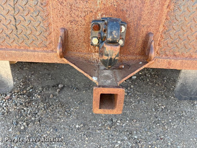 image for item EF6118 1989 Mack CM flatbed truck