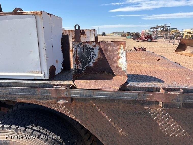 image for item EF6118 1989 Mack CM flatbed truck