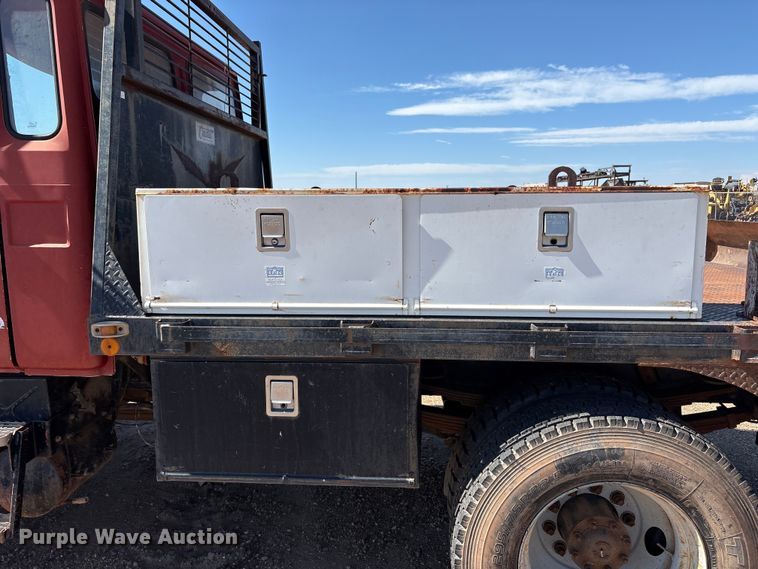 image for item EF6118 1989 Mack CM flatbed truck