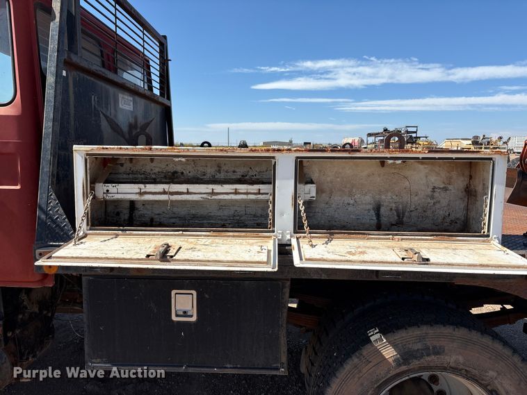 image for item EF6118 1989 Mack CM flatbed truck