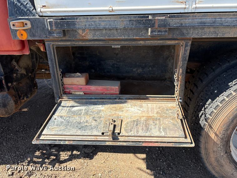 image for item EF6118 1989 Mack CM flatbed truck