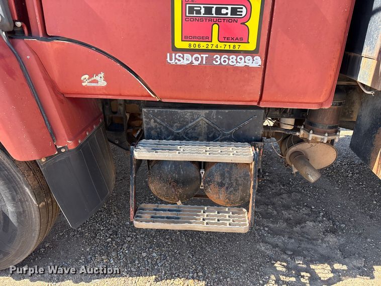 image for item EF6118 1989 Mack CM flatbed truck