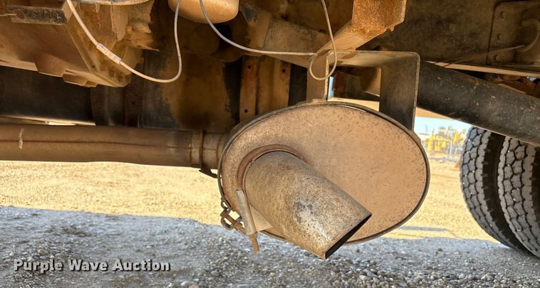 image for item EF6118 1989 Mack CM flatbed truck