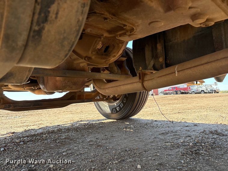 image for item EF6118 1989 Mack CM flatbed truck