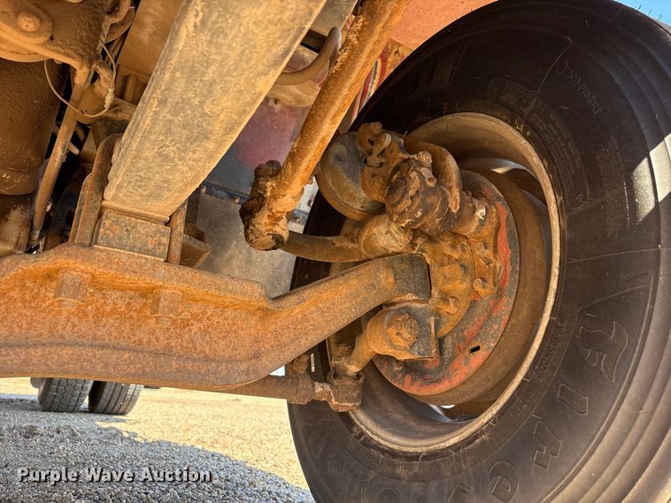 image for item EF6118 1989 Mack CM flatbed truck