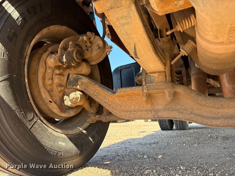 image for item EF6118 1989 Mack CM flatbed truck