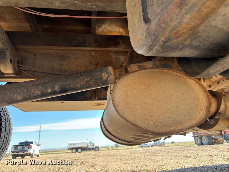 image for item EF6118 1989 Mack CM flatbed truck