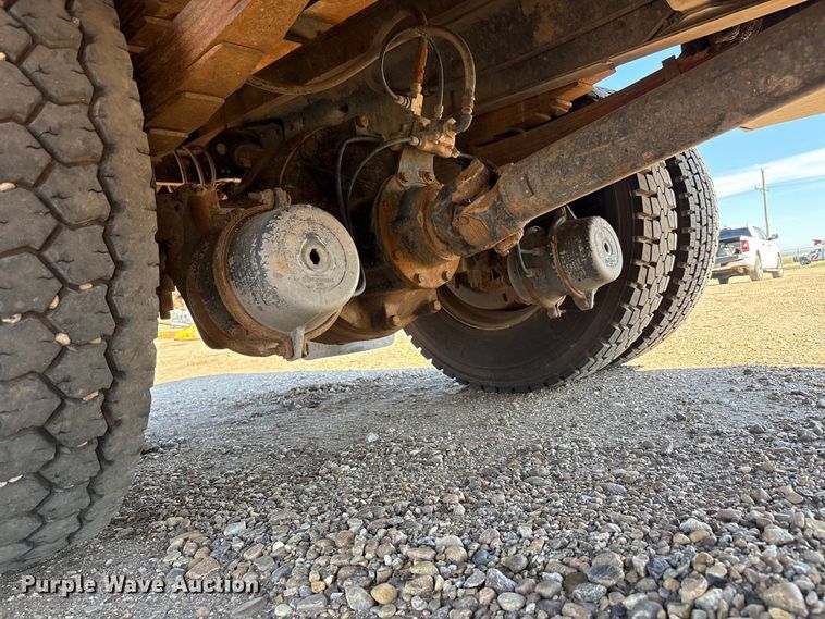 image for item EF6118 1989 Mack CM flatbed truck