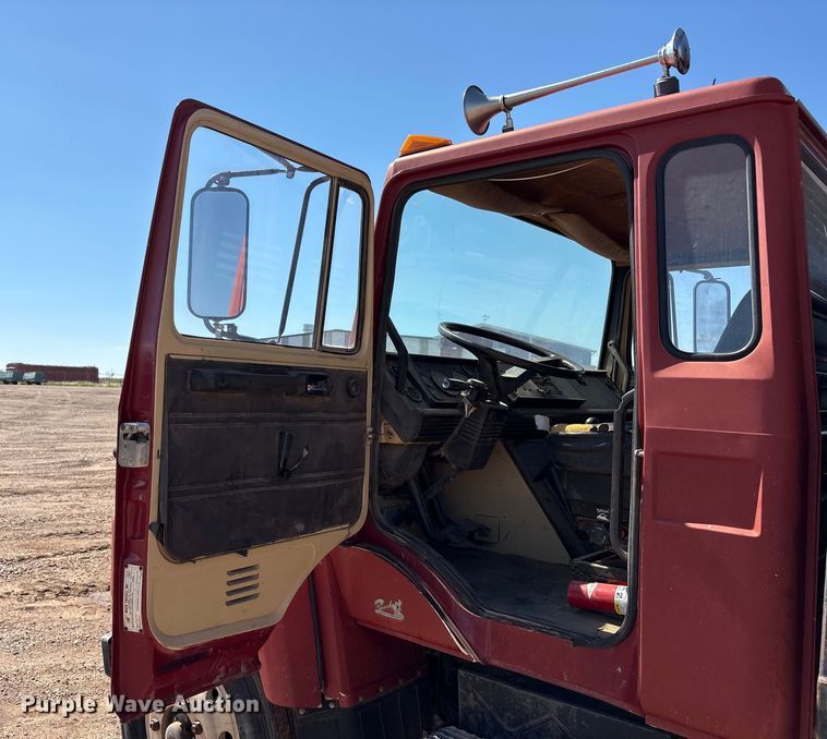 image for item EF6118 1989 Mack CM flatbed truck