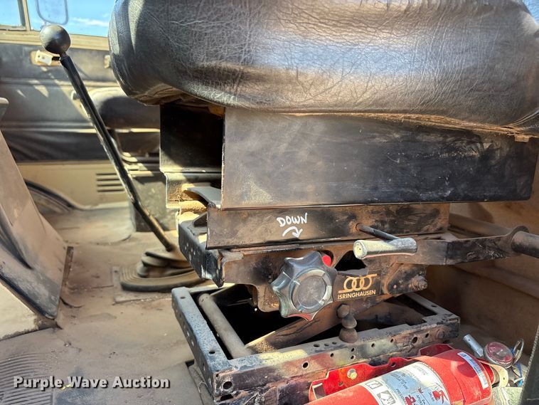 image for item EF6118 1989 Mack CM flatbed truck